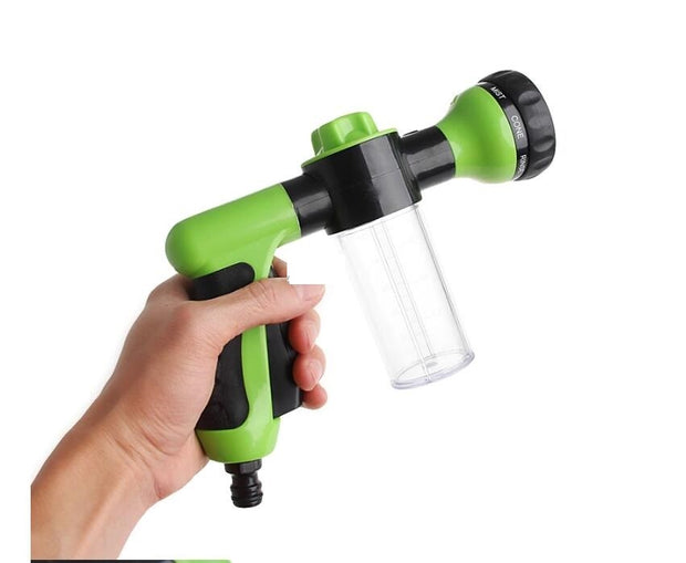 Adjustable foam spray nozzle for cleaning pets